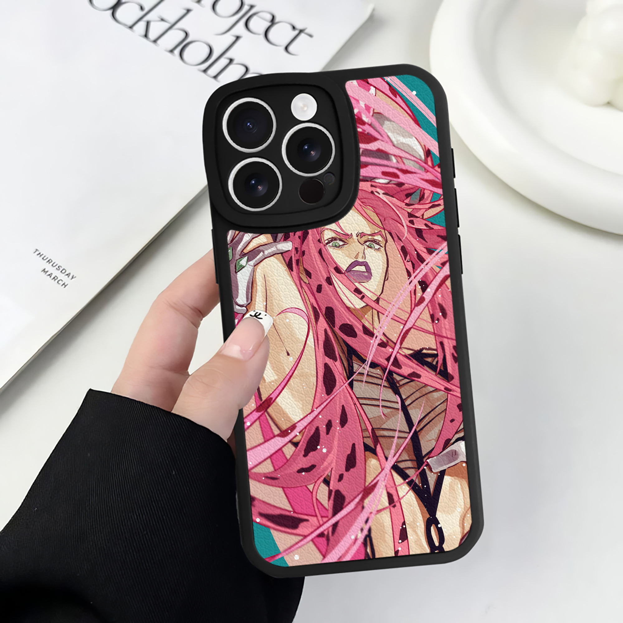 （画像用） ジョジョの奇妙な冒険 JoJo's Bizarre Adventure 【iPhone 16シリーズ対応】シリコンスマホケース（レザー調） 材質：シリコン
